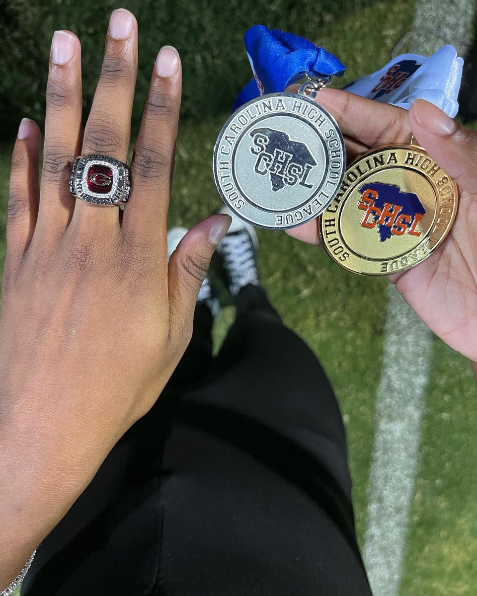 aniyahvc_'s tweet photo. Great night! Received my State Championship ring for track and field! @jsr9883_jarvis @GHS_Raiders @GoGettemCC #SCHSL #trackandfield #statering #ghstrackandfield https://t.co/UAdDrRLiuW