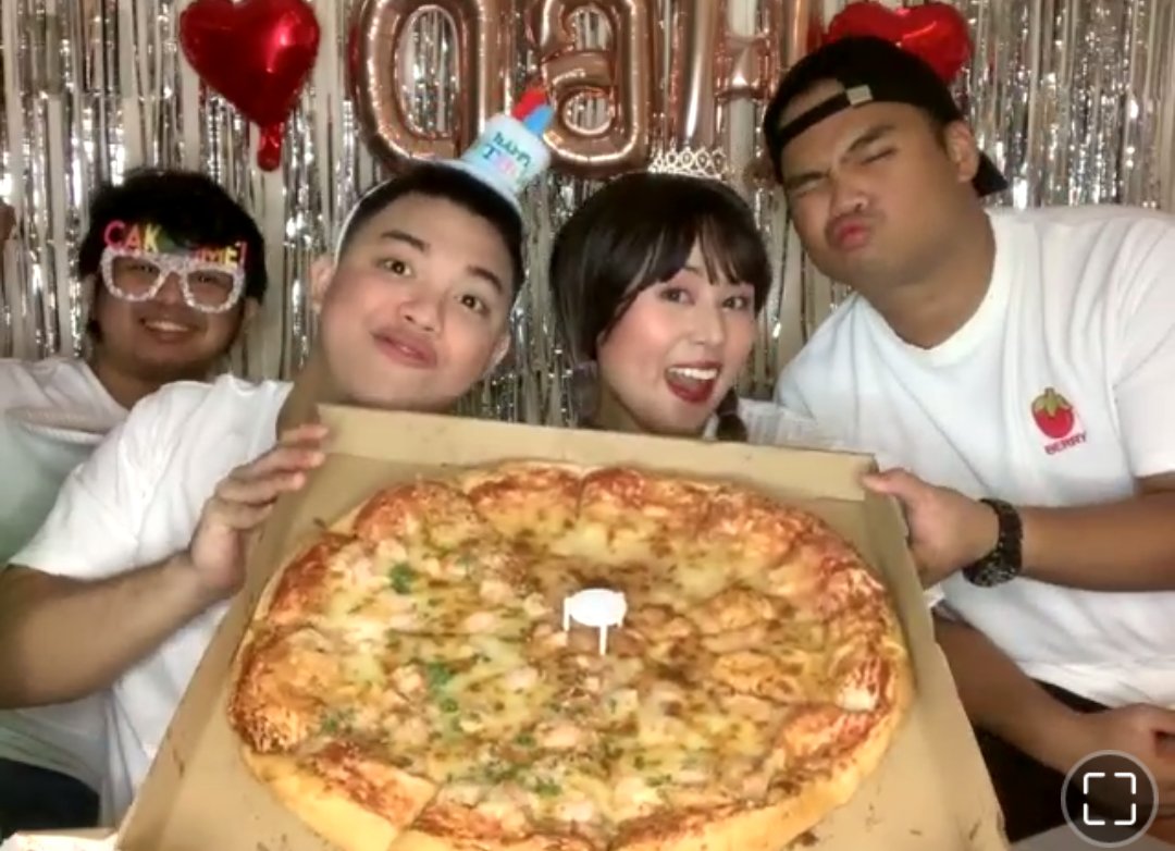 euniversewoah's tweet photo. ang food forda birthday salubong!!! so yummers 😋 @eunicetsantiago @jokocawili_ @riggyboiii @easykiel24 https://t.co/w3LDItd3XA