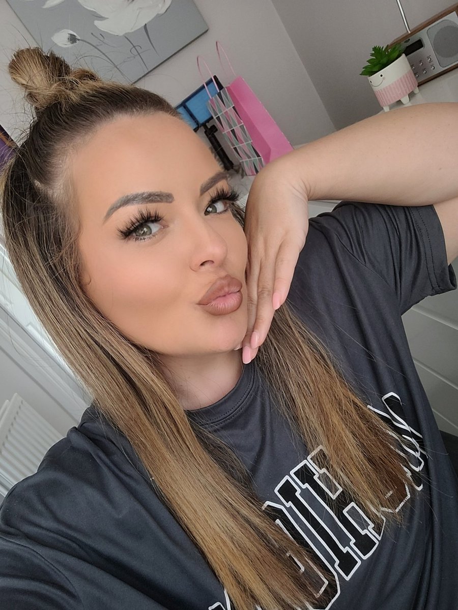 thebeautyedit__'s tweet image. It&apos;s been a while #selfie #selfiesaturday #livbloggers #Liverpoolgirls #beautyblogger #makeuplooks