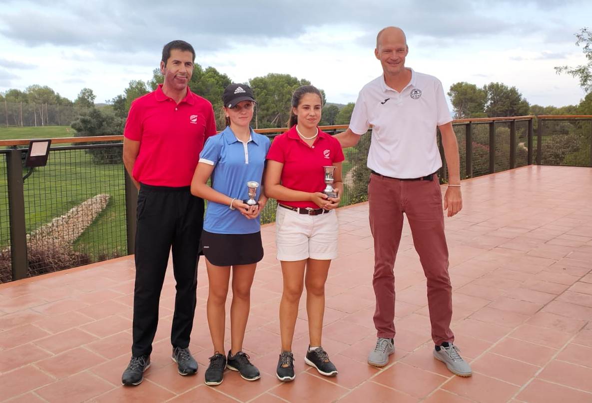 fcatgolf's tweet photo. #MarinaMitjans és la nova campiona de Catalunya Sub16 Matx Play Cadet Femení 😀👏👏⛳️🏆
S'ha imposat a la final a @golfcostadorada, davant #RaisaValero, per un ajustat 2/1 😀🏌️♀️
Moltes felicitats Marina pel títol oficial de la #FCGolf! 🔝⛳️
➡️ https://t.co/x8uLbMTkp5 https://t.co/idLgxcPlWn