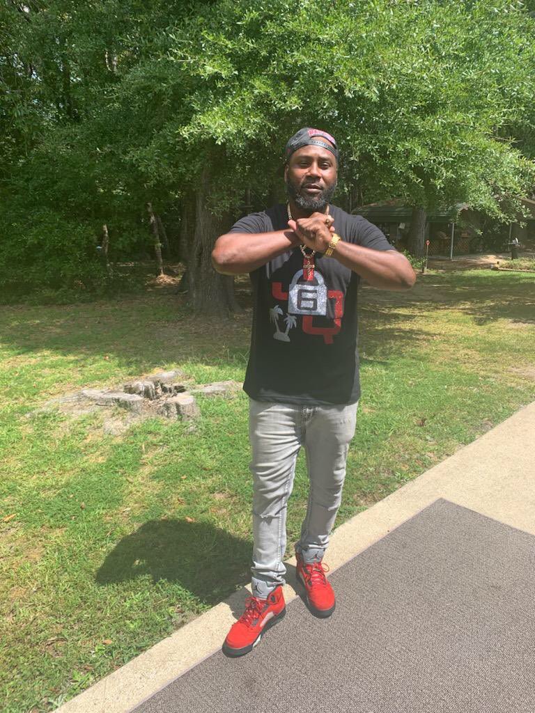 mr706whitehead's tweet photo. DO NOT ENTER #JqIsland 🔒🏝 #PrimeTime 📸 TUNE IN #GoBearcats @Jhardaway_24 @GoBearcatsFB 💪🏾‼️ https://t.co/PdeVNmwqFj