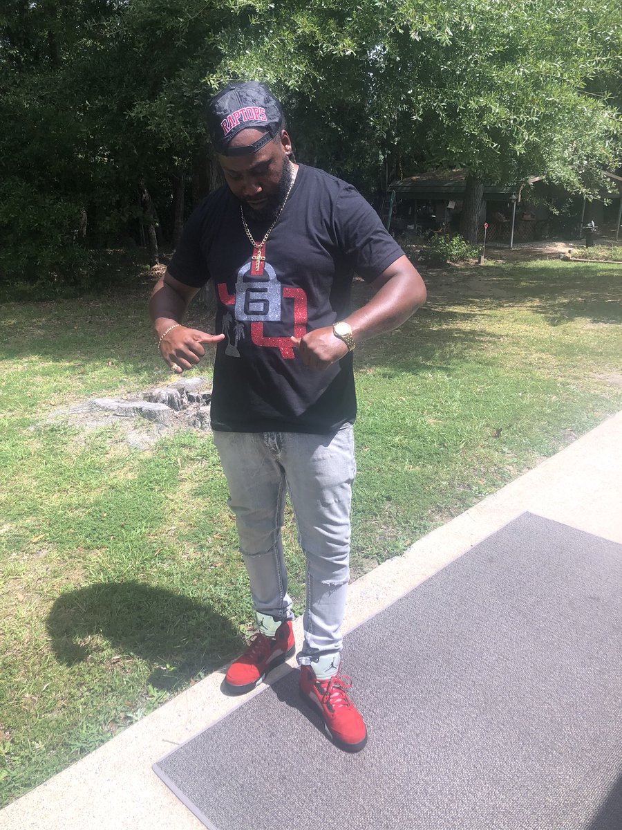 mr706whitehead's tweet photo. DO NOT ENTER #JqIsland 🔒🏝 #PrimeTime 📸 TUNE IN #GoBearcats @Jhardaway_24 @GoBearcatsFB 💪🏾‼️ https://t.co/PdeVNmwqFj