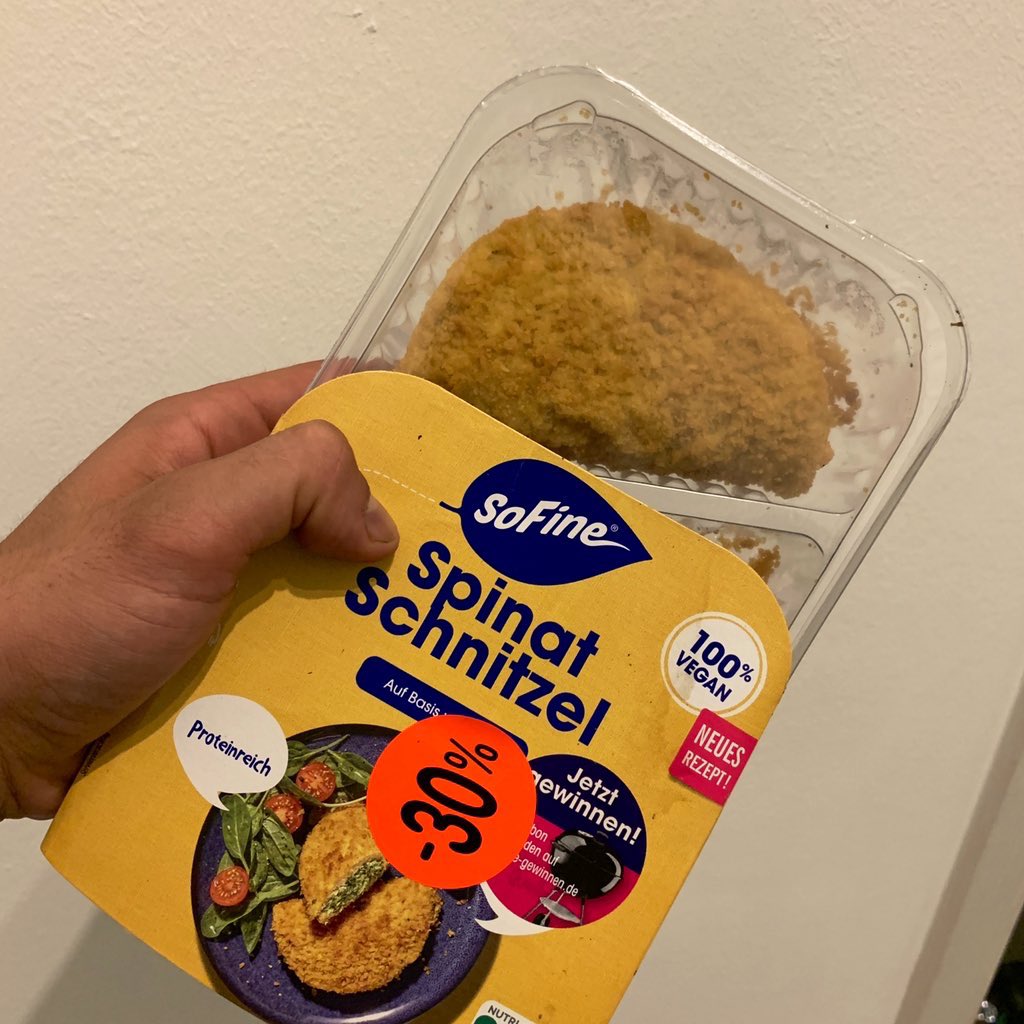 alexcio_'s tweet photo. Letztens diese freshen Spinat Schnitzel beim @Netto_Online in der Tonne gespottet.die gehen jetzt direkt in die Pfanne.
Riecht schon mal gar nicht so schlecht. 😃
#containern
#dumpstern
#vegan #veganfood https://t.co/4KXjfaPr3L