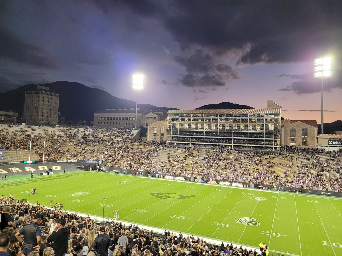 chubb_dub's tweet photo. If only the squad matched the scenery #folsomfield https://t.co/zotrTHErUJ