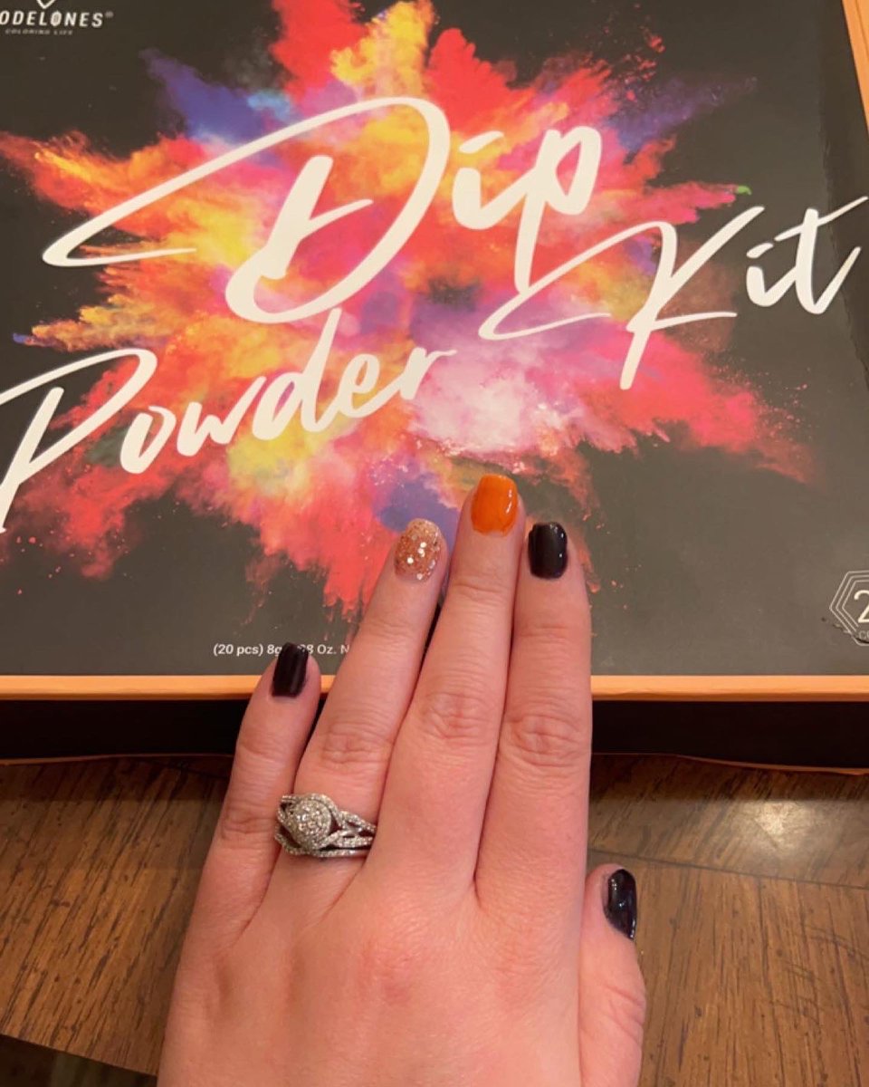TaylorUsry2's tweet photo. I ordered the @modelones dip kit off Amazon wanted to try it and I absolutely love it! 

So much easier and way cheaper then going to the nail salon! 

#modelones  #dippowdernails #nails #fall #fallnails🍁🍂 https://t.co/pXJJZfLE0y