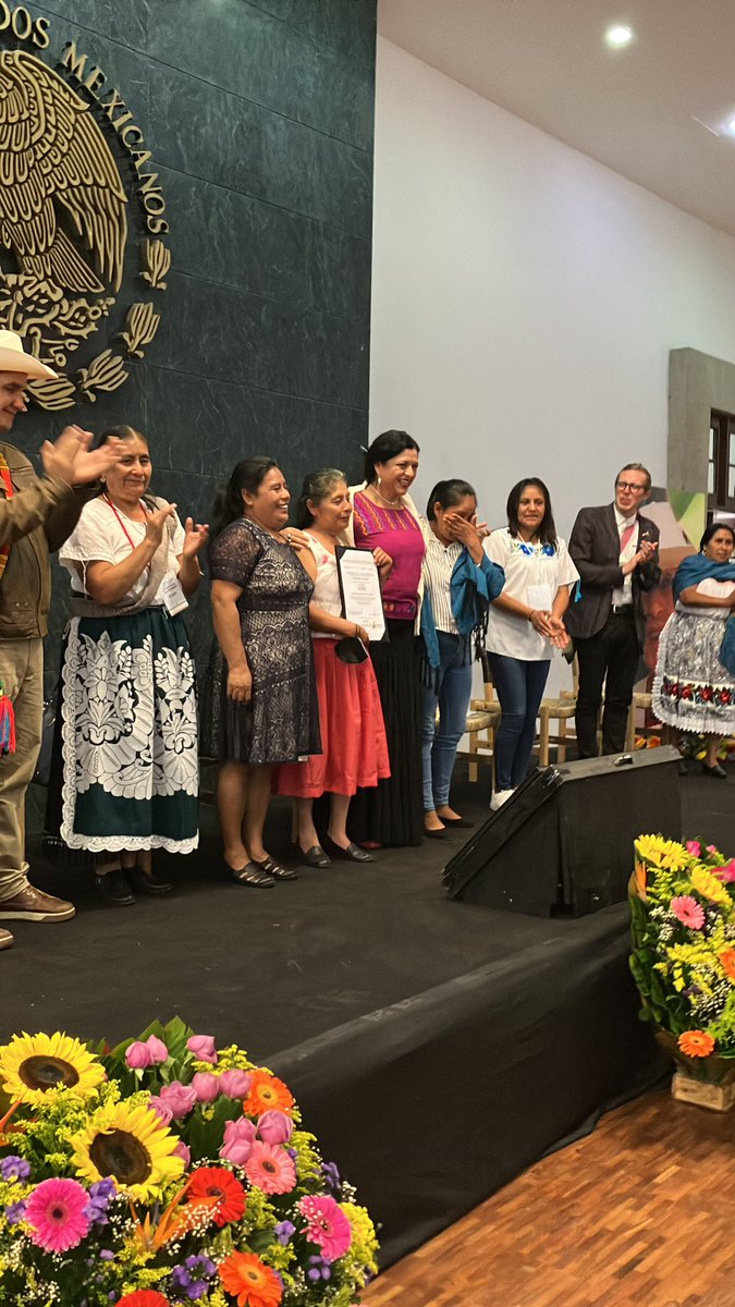 tihui's tweet photo. Las Mujeres de la Niebla ganaron la segunda edición en receta colectiva  del concurso ¿A qué sabe la patria? Ixhuatlán del Café, Veracruz está en el mapa de nuevo, por su café, por su cocina, por su compromiso con la Naturaleza. ¡Vamos por tamales de flor de Izote! https://t.co/5D9eOYQYS4