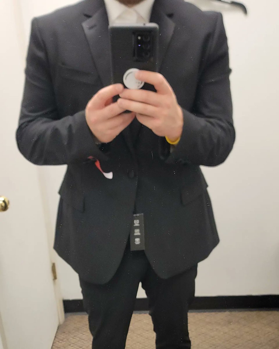 flashzoom93's tweet photo. Flash is party of his cousin's groomsmen party! You know what that means, I gotta have fun taking pics & dressing up for October!!😏😃🙌🤘😉😂 #Groomsmen #Drip #FlashTime #WeekendVibes #CousinsWedding #LetsGo https://t.co/rkZXraHV3k
