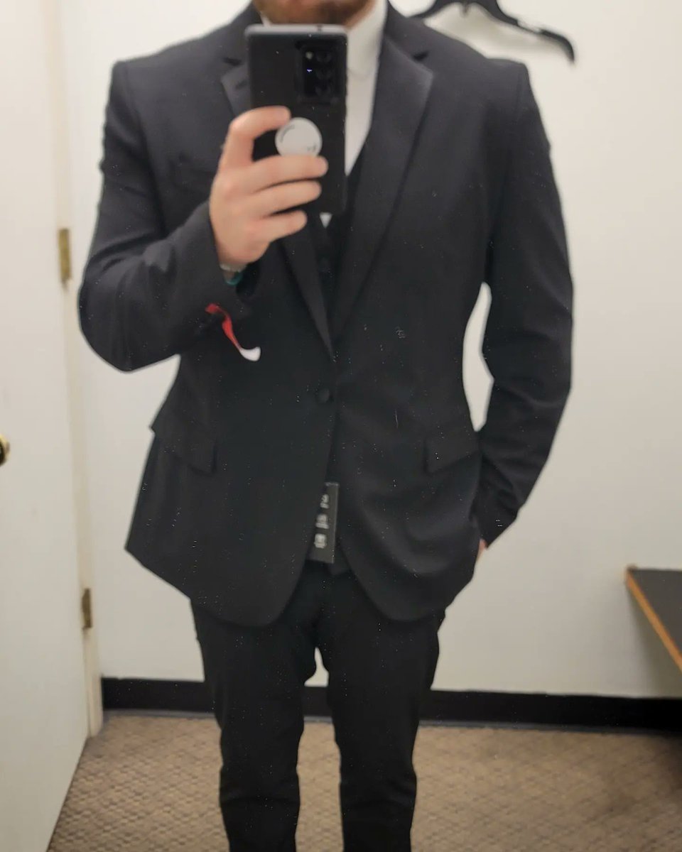 flashzoom93's tweet photo. Flash is party of his cousin's groomsmen party! You know what that means, I gotta have fun taking pics & dressing up for October!!😏😃🙌🤘😉😂 #Groomsmen #Drip #FlashTime #WeekendVibes #CousinsWedding #LetsGo https://t.co/rkZXraHV3k