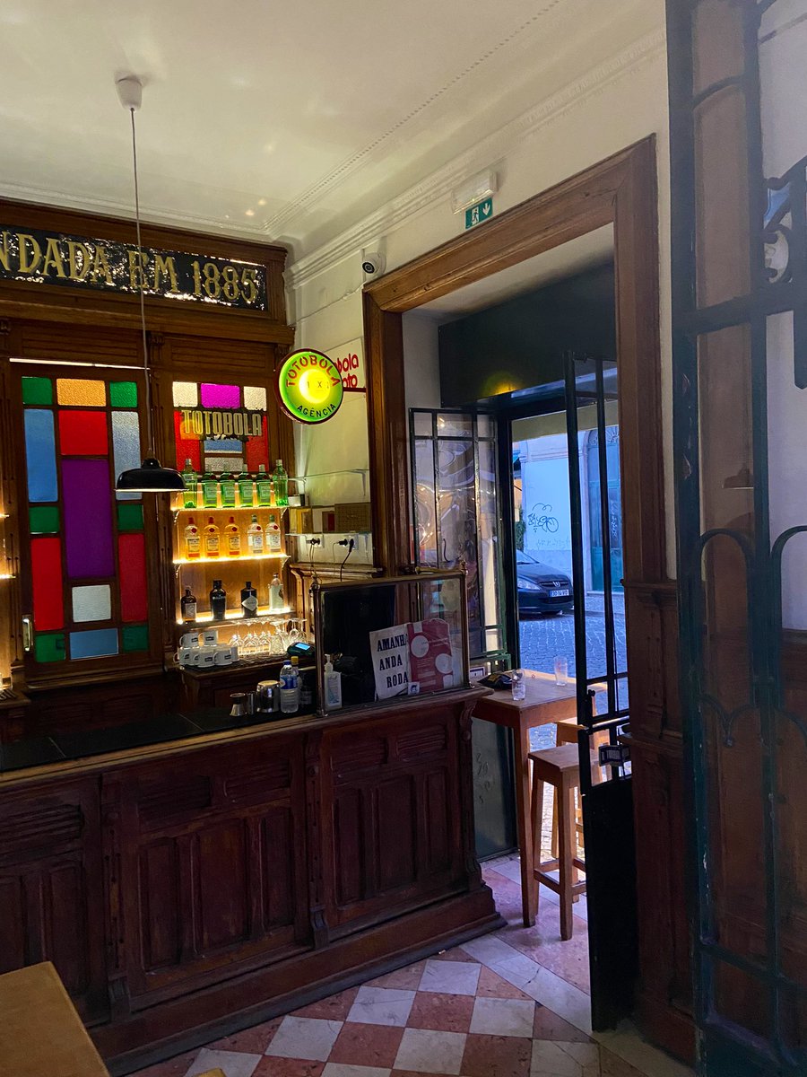 berlavallen's tweet photo. Cervejas na rua de Sâo Paulo, Lisboa. https://t.co/KLFCQpCIkA