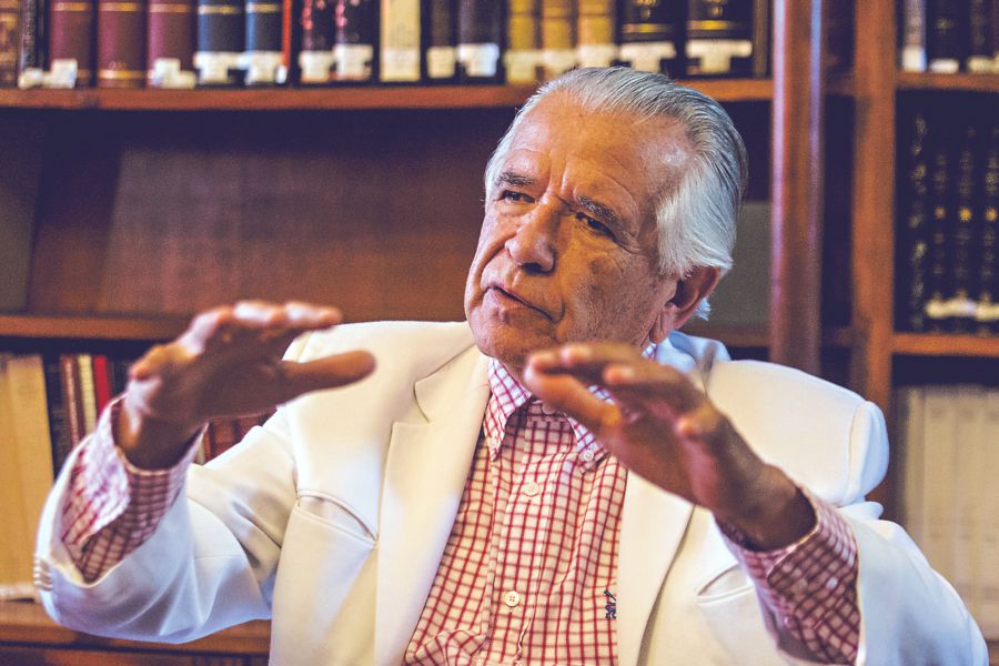 latercera's tweet photo. 📈 @pulso_tw | Cardoen frente al plebiscito: “Cuando las reglas no están claras o se pretenden cambiar, no hay inversión que vaya a estar asegurada” https://t.co/jn0MI6TsAu https://t.co/WTP0gNjGuP