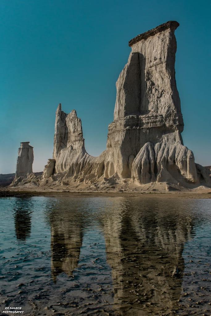 MahaBal64375358's tweet photo. Gwadar Peshukan - Amazing Scenes of Three Towers⛰️⛰️⛰️ https://t.co/adbxRfs8a2