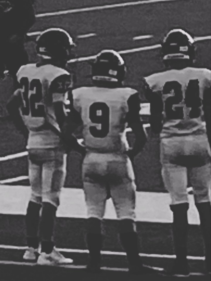 NoahLopez__8's tweet photo. #VELA_FOOTBALL #Whiteandblack
#NFL #Dream #Football #NUMBER32 #RB #Champs @Vela_Football #Sabercats #Runningback
WE'RE GOING ALL THE WAY
2 - 0 https://t.co/Mxmf8Uitac
