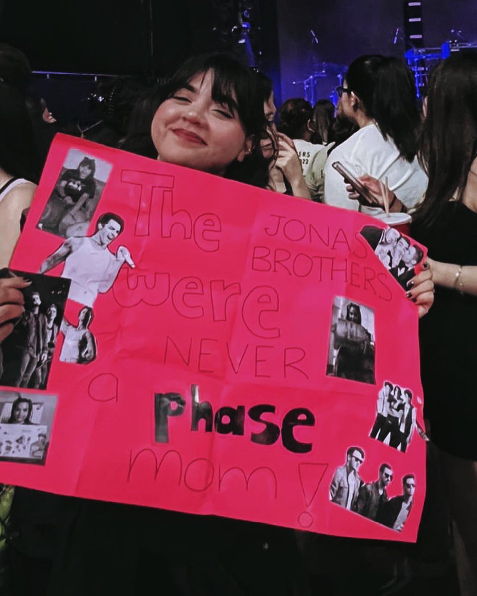 sopitadelulu's tweet photo. THANKS FOR EVERYTHING. 🤍✨ #RememberThisTour #RememberThisTourMEXICO https://t.co/7LY0mbGgnh