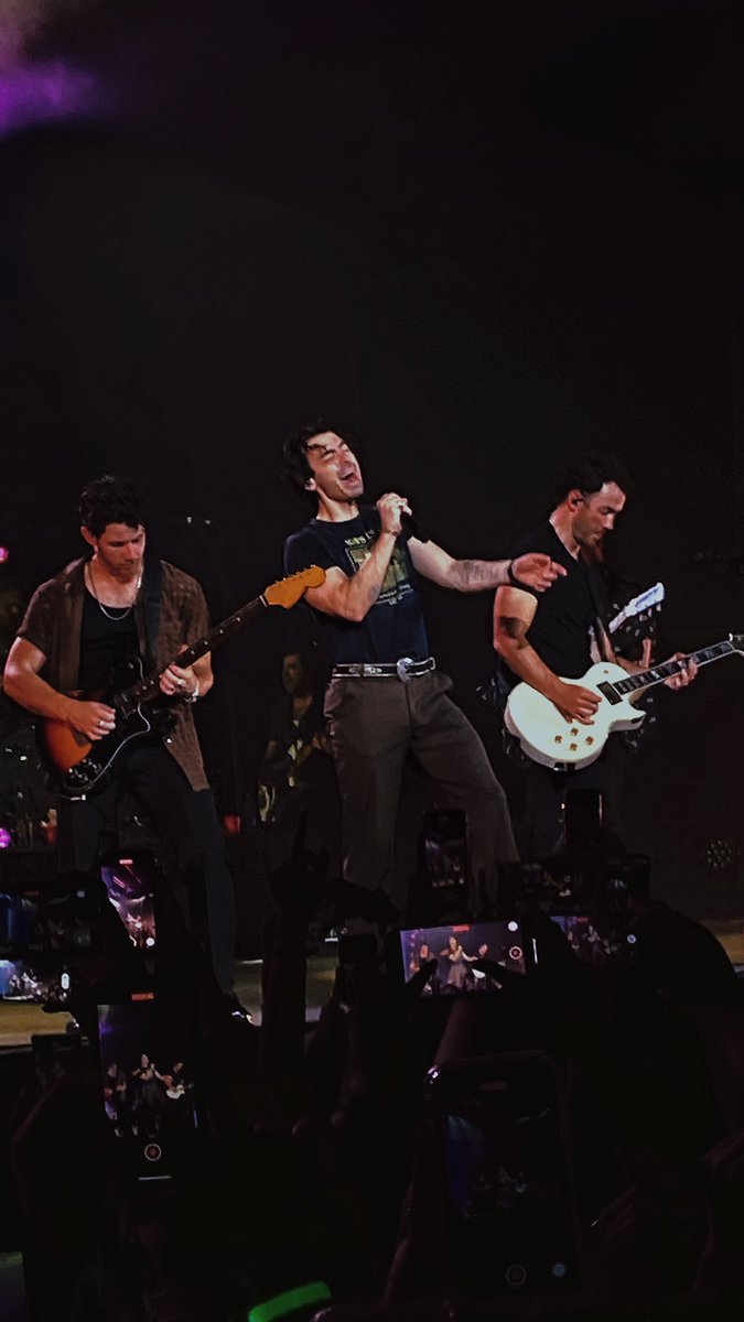 sopitadelulu's tweet photo. THANKS FOR EVERYTHING. 🤍✨ #RememberThisTour #RememberThisTourMEXICO https://t.co/7LY0mbGgnh