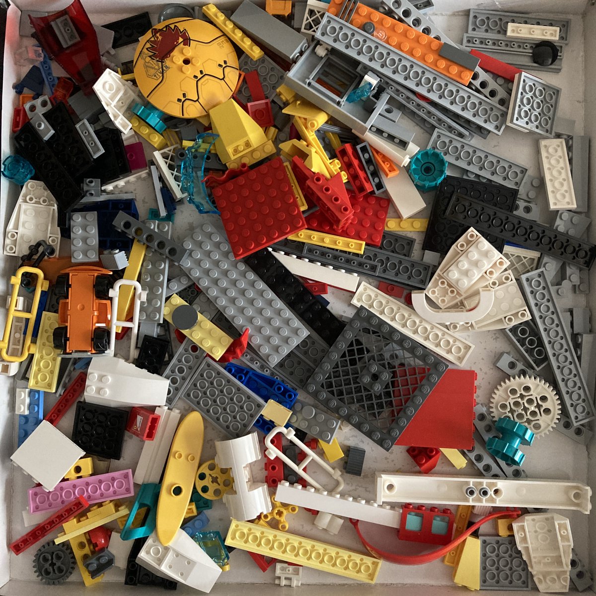 cazphoto's tweet photo. Last weekend I paid a visit to BrickTraders in St. Albans, picking up 1.5 tubs of their random bricks from their rummage bins. Have only hust had time to sort it all out. ๐
#Lego #Afol #BlockHeadUK #ForeverSorting https://t.co/XodE8xUmDe