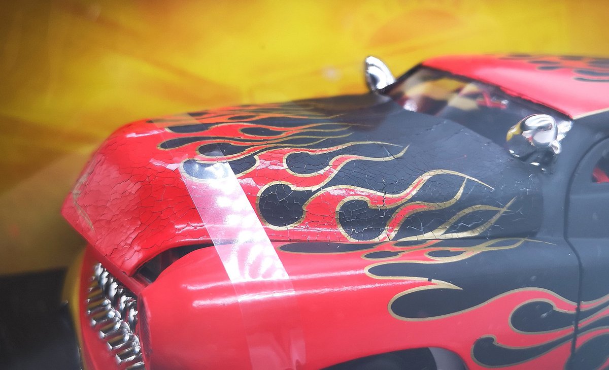 Plagued_UK's tweet photo. Any advice on this paintwork on this #Jada diecast model car ? Not sure why the paint work on the bonnet has cracked and crazed ? 😐😕 #jada #diecast #modelcar #diecastmodelcar #mecury #1951 #crackedpaint #modelcollector #jadatoys #jadadiecast https://t.co/CntVB8xunS
