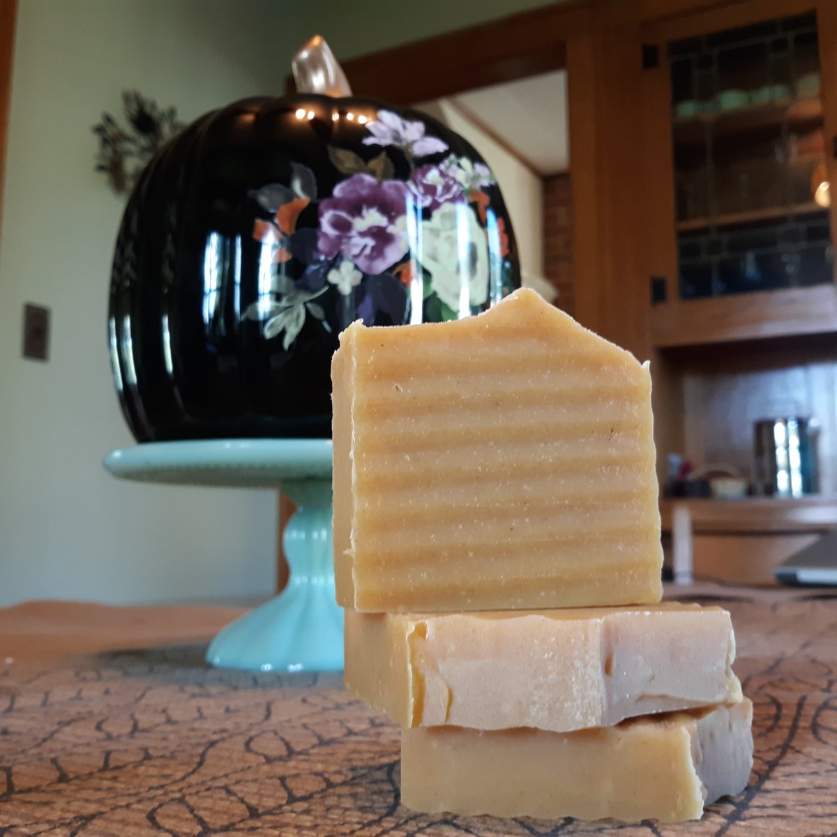 Featuring sugar pumpkin puree from our garden, Pumpkin Spice is both soothing and smells good enough to eat 🎃
Pre-order today: shorturl.at/JRTWZ