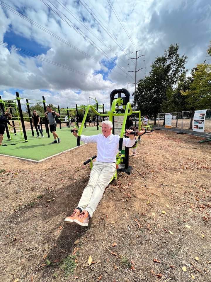 TOUZETalexandre's tweet photo. Inauguration de l'espace #fitness de #lardy. Avec @dbougraud, maire de la commune (et mon binôme au conseil départemental), nous sommes en parfaite coordination sur les instruments de torture !
#controlequalite #CantonArpajon https://t.co/zloHyYZ7h5