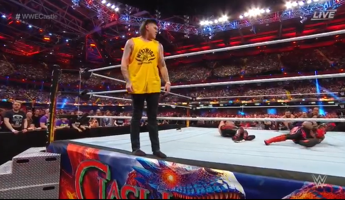Zona_Wrestling's tweet photo. WWE: Dominik impazzisce a Clash at the Castle, attacca Rey Mysterio ed Edge https://t.co/Hgi8sQnVyV
#ClashattheCastle #dominikMysterio #Domink #Edge #judgmentday #reymysterio #WWE #WWECastle #WWEClashattheCastle #WWEClashattheCastle2022 https://t.co/jYKDUb7vN2