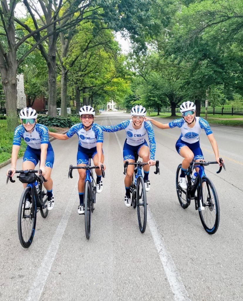 INDChileOficial's tweet photo. ¡Buen comienzo para Paola Muñoz 🇨🇱 y su equipo! 
En la primera carrera de la Getaway Cup de St. Louis 🇺🇸, y pese a la oscuridad y la lluvia, la ciclista #Proddar obtuvo el 4° lugar 👏👏 #ChileCompite ¡Vamos por los próximos desafíos! https://t.co/ztx8QBYPED
