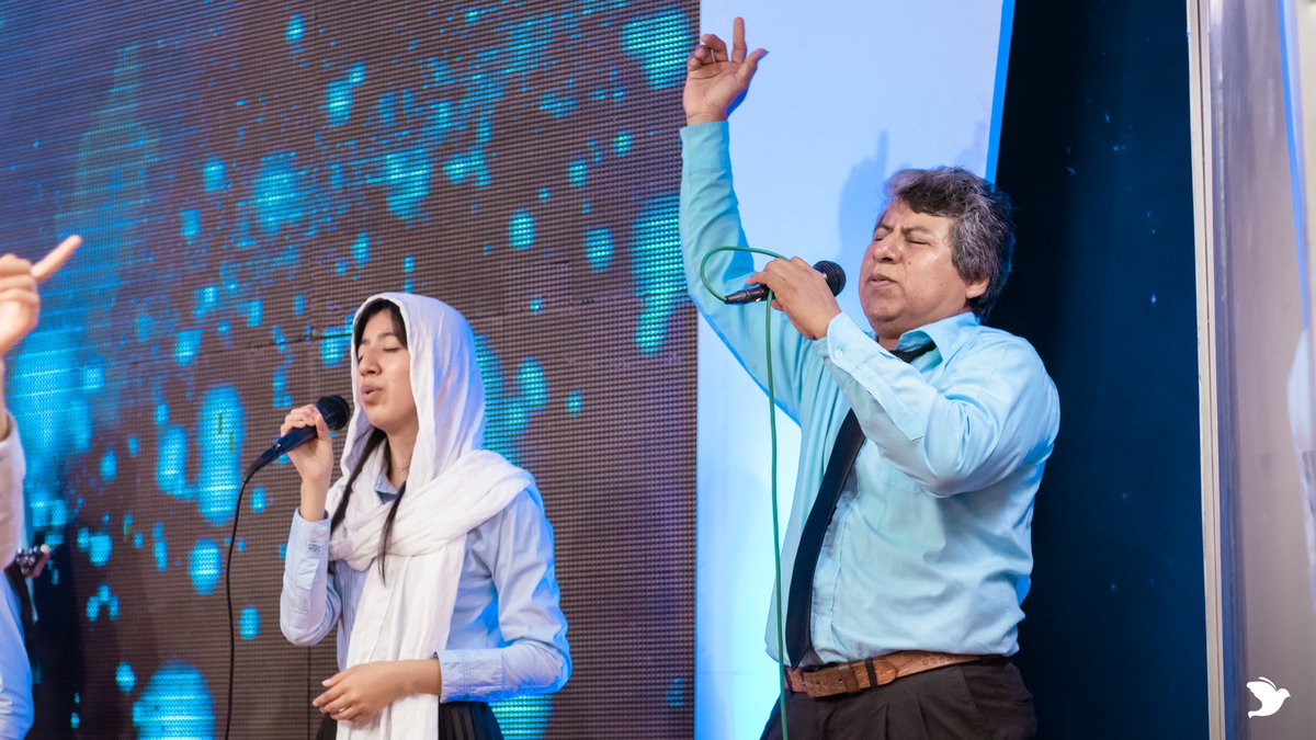 JES_medios's tweet photo. Ministerio de alabanza "Ungidos de Dios"🎙️| Un concierto de adoración para exaltar a nuestro Padre que está en los cielos, nos encontramos seguros que el espíritu Santo ha inundado nuestras vidas con su presencia.👏🏻🕊️
#JesucristoEsperanzaSegura
#JesúsEsElCamino
#JESTV https://t.co/2yceZfwLYl