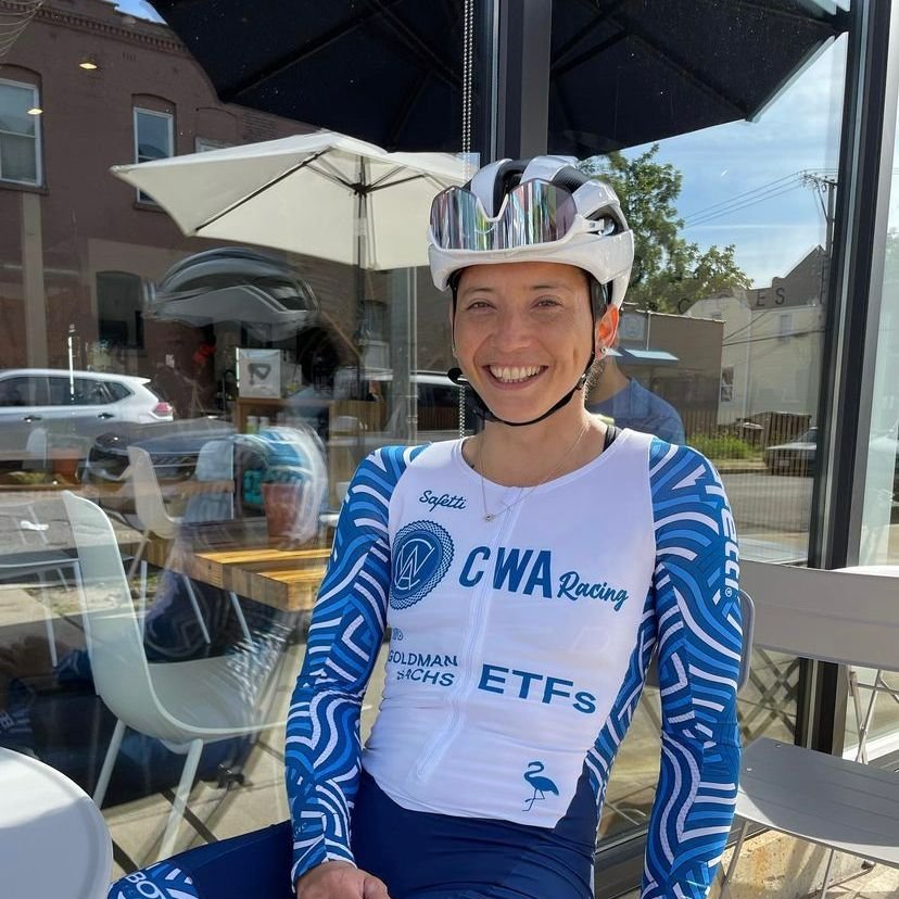 INDChileOficial's tweet photo. ¡Buen comienzo para Paola Muñoz 🇨🇱 y su equipo! 
En la primera carrera de la Getaway Cup de St. Louis 🇺🇸, y pese a la oscuridad y la lluvia, la ciclista #Proddar obtuvo el 4° lugar 👏👏 #ChileCompite ¡Vamos por los próximos desafíos! https://t.co/ztx8QBYPED