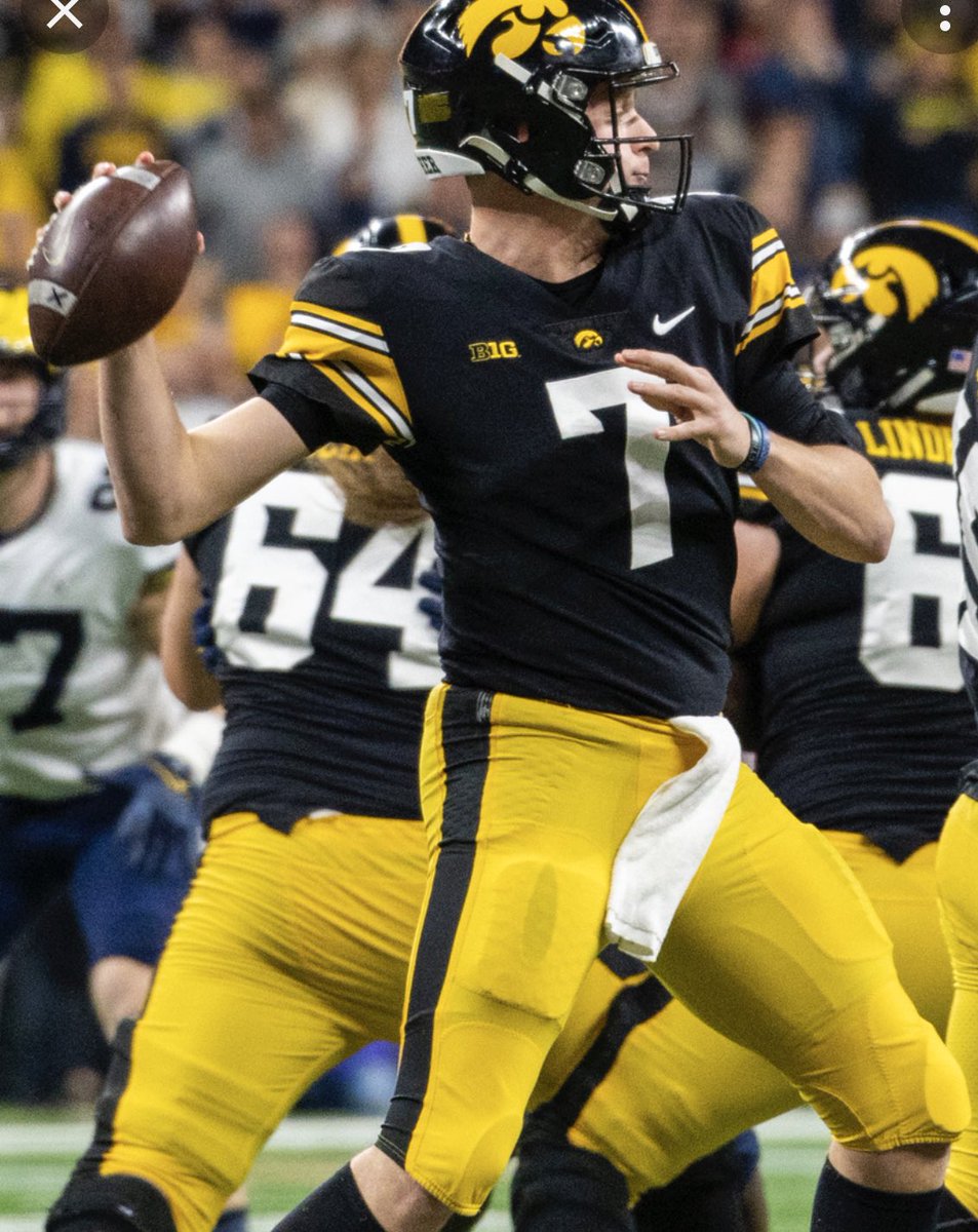 MartySchecht's tweet photo. @barstoolsports @TheIowaHawkeyes  @HawkeyeFootball ...
What did #iowa have these guys do in the off-season. Petras looks like he sat on the couch and ate saltine crackers the last 3 months...wtf https://t.co/1xjzymt6Hl