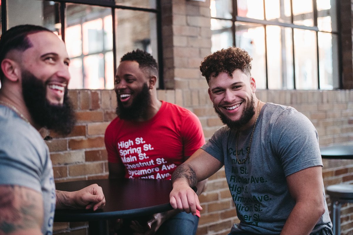 Originalitees's tweet photo. ๐ It's game time. Grab a shirt to root on the team that you love. By the wayโฆ Who are you rooting for? #football #originalitees #softshirts #cfb https://t.co/OxvLAVlDNh