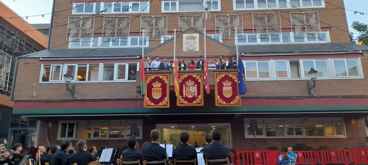 alcorconcultura's tweet photo. Un emotivo pregón en homenaje a la Escuela de Música Manuel de Falla por su 40 aniversario 
Manuel Haro, Director de la escuela 
@momocortes
@natadeandres 
#FiestasAlcorcón2022 https://t.co/zbMhp9P5Fh