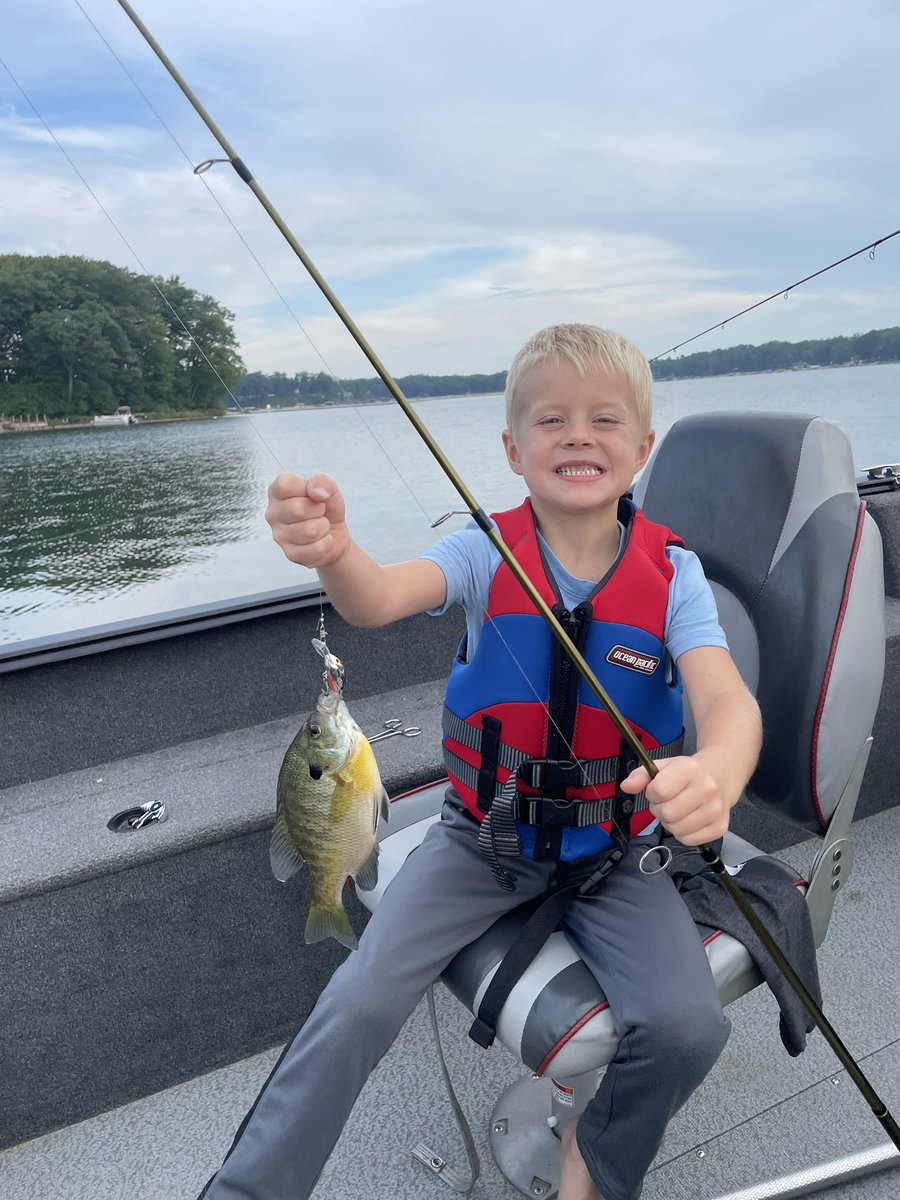 Hooked up! Piggy gills #fishingislife #fishing #bluegills