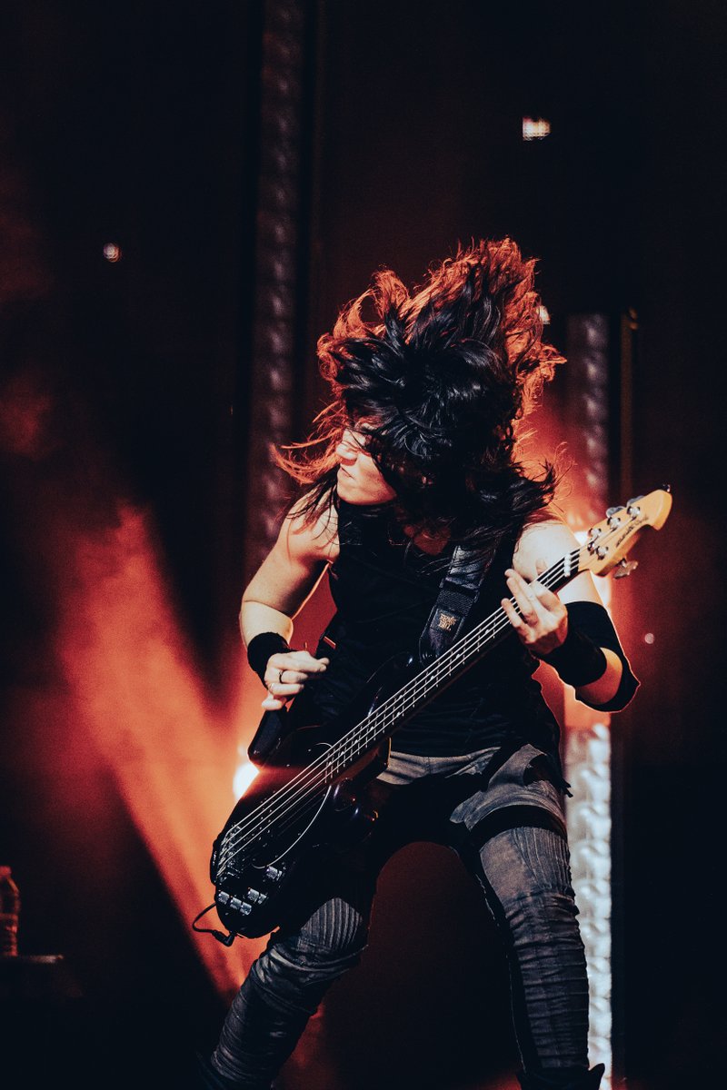 evanescence's tweet photo. A few more from Charlotte 🖤 Part 3

📸 @stvthrasher https://t.co/wj0FyQp1NF