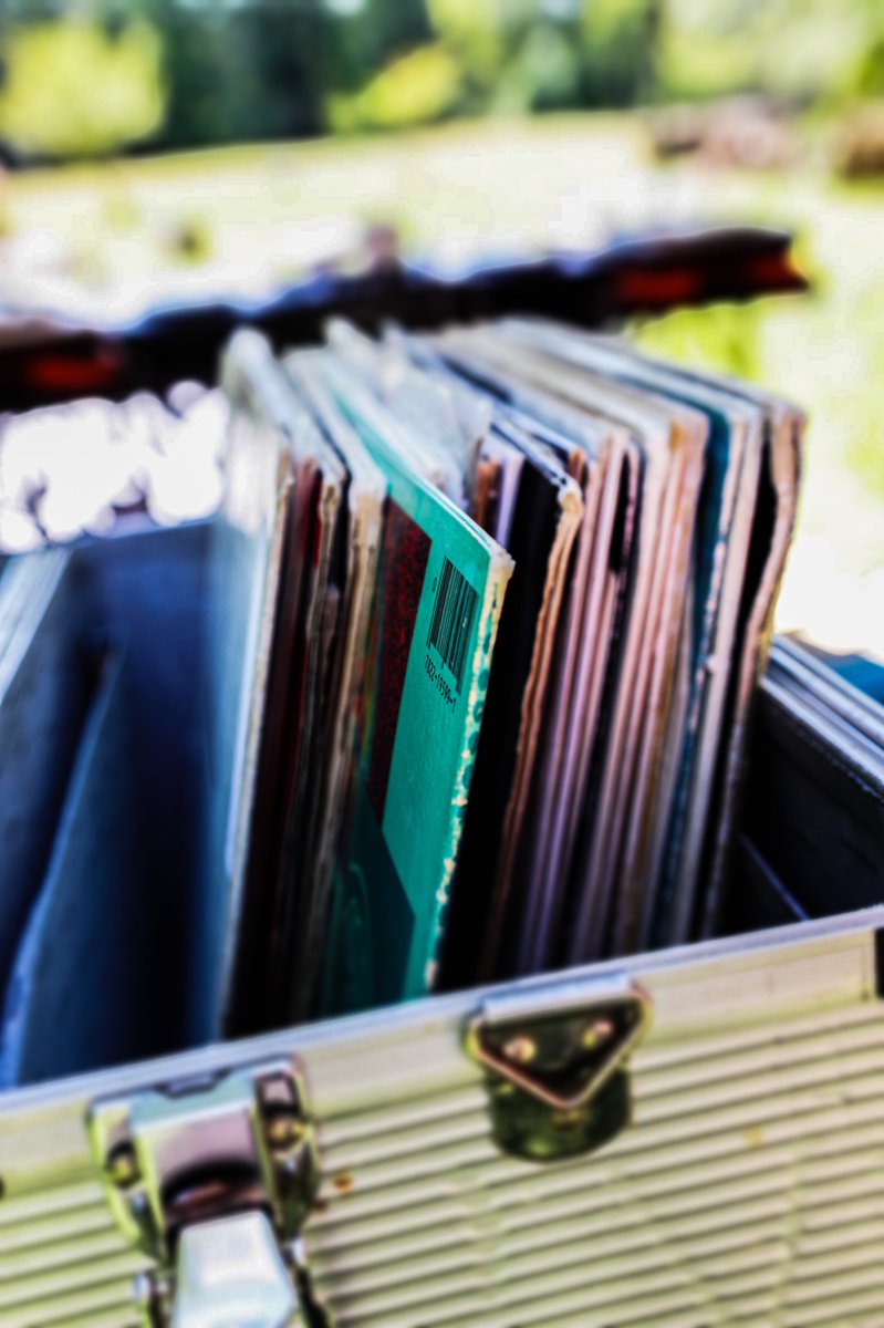 magicland_ent's tweet photo. Such a beautiful day out for an outdoor party. 🌄 😊

#labordayweekend #weekendvibes #technicturntables #vinylrecords https://t.co/biJPaeiZBm