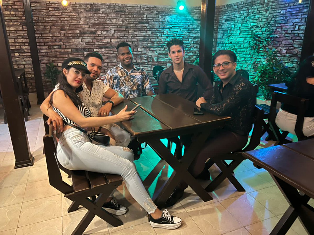 CobasSolis's tweet photo. When music gather us 🎼 https://t.co/4BILhlVAJ3