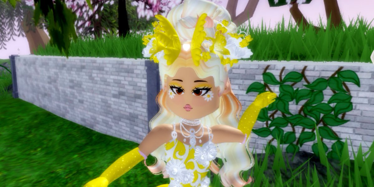 Hello guys, anyone checked the new set yet? Make sure to check it out! 

I got the skirt and croset only, I might get the other items and maybe giveaway the set!

Also give me an update on how your doing, since I've not been on here for a while!