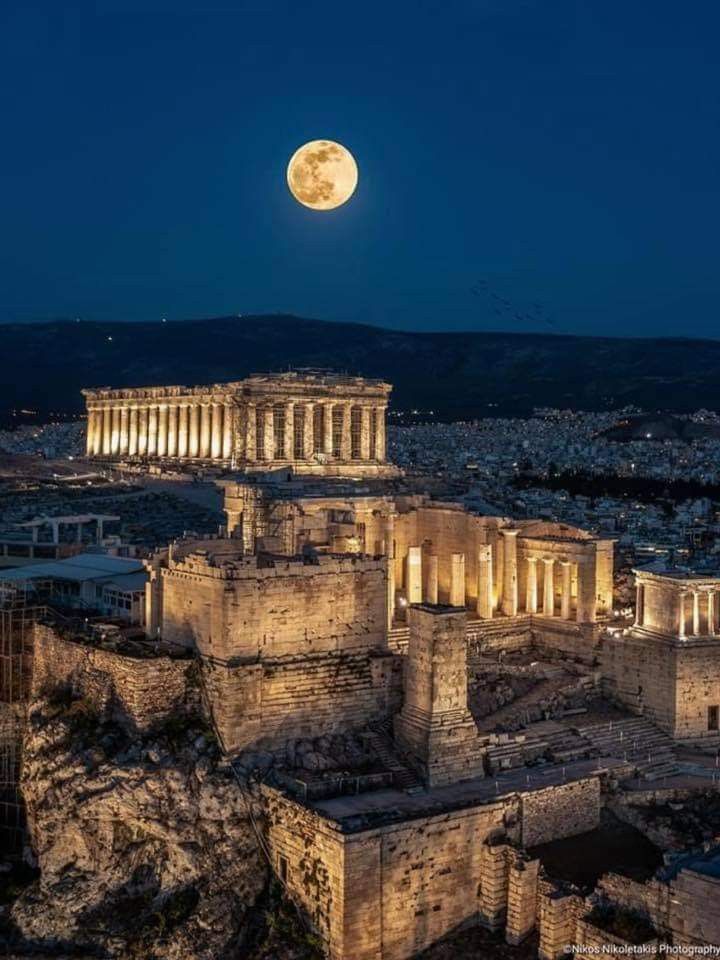 Full moon on the acropolis of Athens, Greece 🇬🇷💙🧡💛
