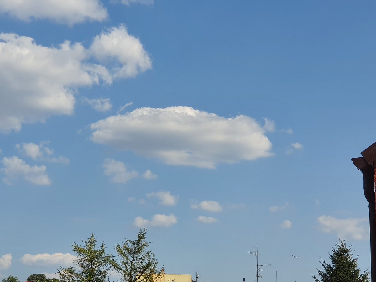 Ane_Hor's tweet photo. Clouds ☁️☀️ https://t.co/YbcBvFNv4l