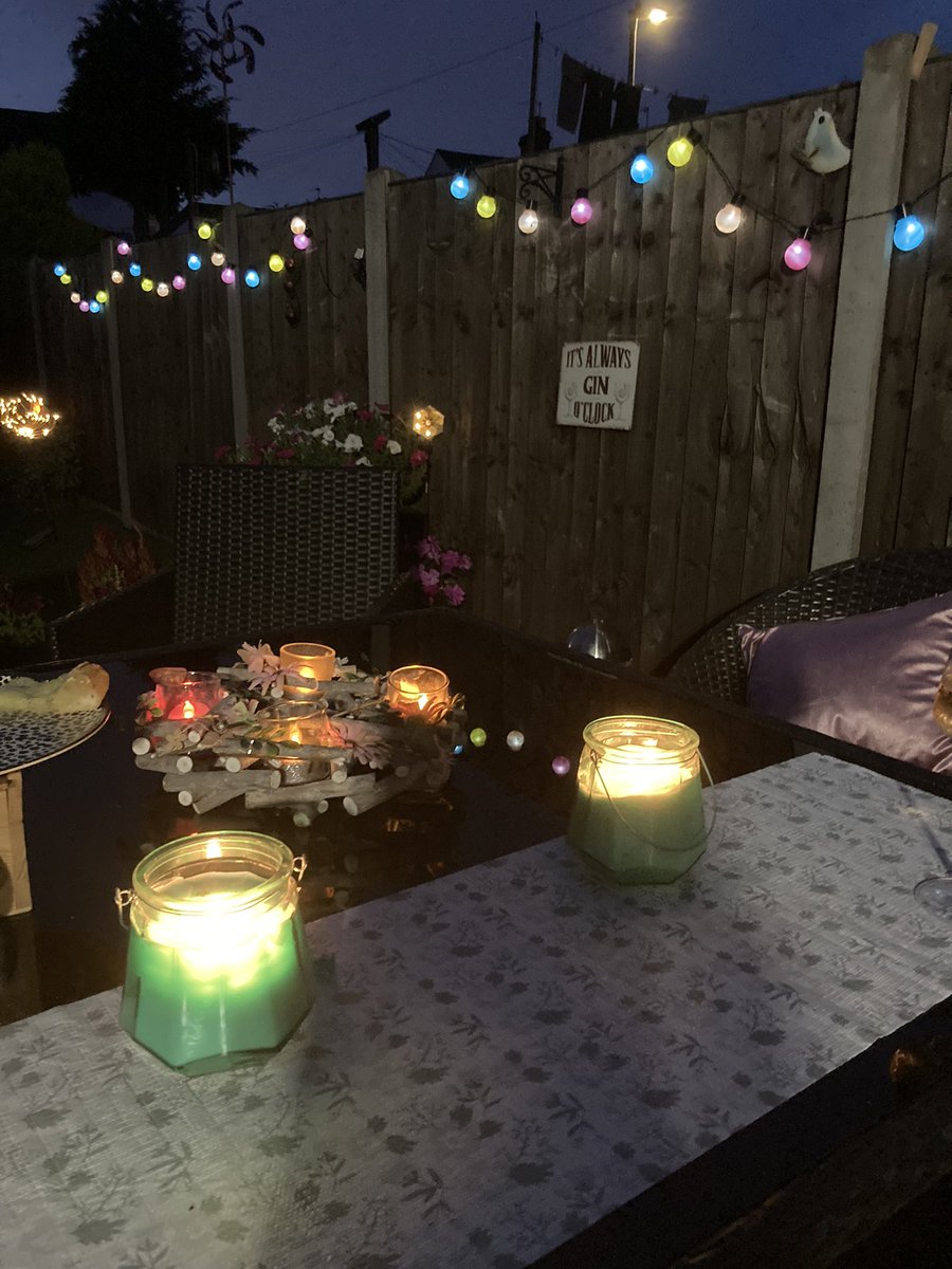 Little impromptu evening in the garden c/w bbq, beveragino’s & illuminations 🎉🥃🧊🍺🍺 #besttimes #bbq #lastminutedotcom