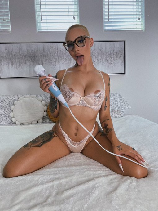 😏💦 https://t.co/oEnlTHjqoA