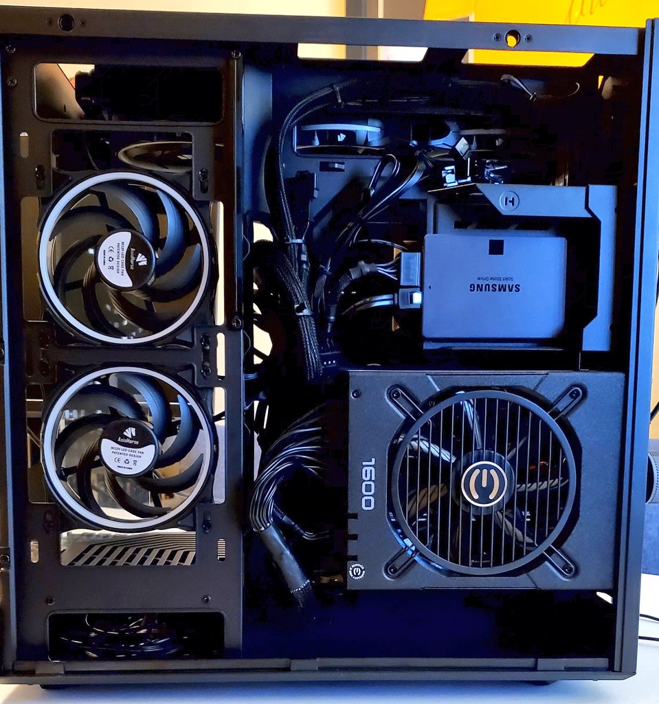 Cory7325's tweet photo. I'm just finishing up on the build and so far I think it look's badass and so far it's very fast. I just need the graphics card now, video coming soon. #NeweggBuilds, @msiUSA, @TEAMEVGA, @hytebrand, @Asiahorse_PC, @XPG_Global, @IntelGaming, @intel, @kingstontech, @SamsungUS . https://t.co/heWCwZRPo4