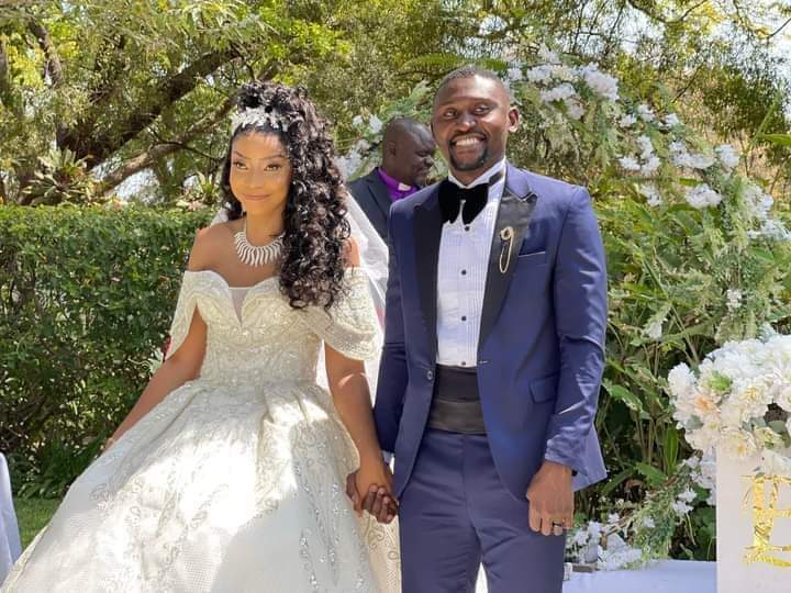 ZAMCAB24_7's tweet photo. Finally apeza mbambo and no more kawilo😉 congratulations Mr and Mrs Bwembya👏🏾👏🏾❤
Where are you chilling from? 
.
.
.
#congratulations 
#Zamcab 
#weekend
#zm https://t.co/4tvw8hnynl
