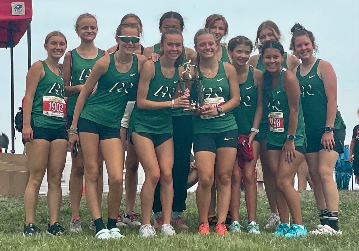 pine_cross's tweet photo. Girls team won 2nd today in the Marty Uber invite at Cal U, first race of the year!! Congrats to Natilie, Breanna, Mary Claire, Lucas, and Ben for placing in the top 25!🤘💯🔥🥶 https://t.co/z7HV2A4vSd