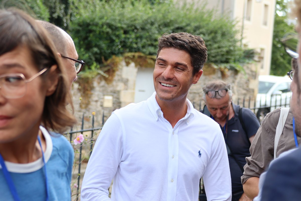 AurelienPradie's tweet photo. Formidable accueil et belle mobilisation à Angers pour le campus de rentrée des @JeunesReps. Une génération engagée, tournée vers l’avenir. Une génération de conquérants. https://t.co/bRJAyw3NpN