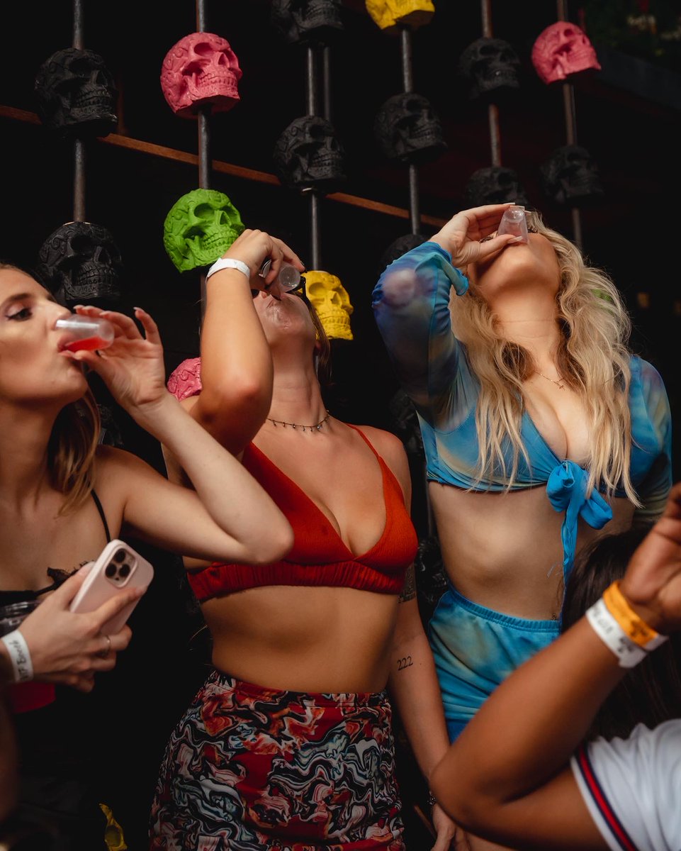 unkwngroup's tweet photo. Sunday funday vibes >>> #BrunchMadeMeDoIt https://t.co/WhnOcY2Alb