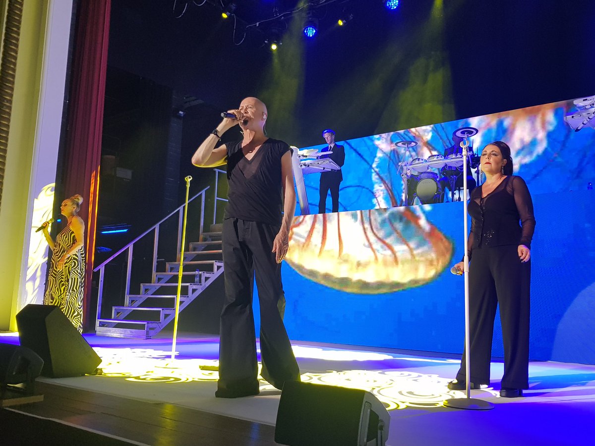 Erwin_VdSande's tweet photo. Perfect match: iconic band X iconic hall
@humanleagueHQ X @DeRomaVzw 🤝🎶
#dare40 #TheHumanLeague #1strow https://t.co/LbSPMDnzAk