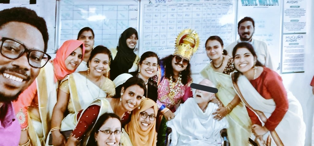 deepak_sud's tweet photo. A heartwarming scene from Onam celebration @palliumindia .. The inaugral lamp lighting by care receivers along with our guiding light @mrraj47 .. It was a day of fun and frolic for all..From songs being sung by those admitted..To games.. to dance &amp; music.. 
#Onam #palliativecare https://t.co/RP05UBd0PF