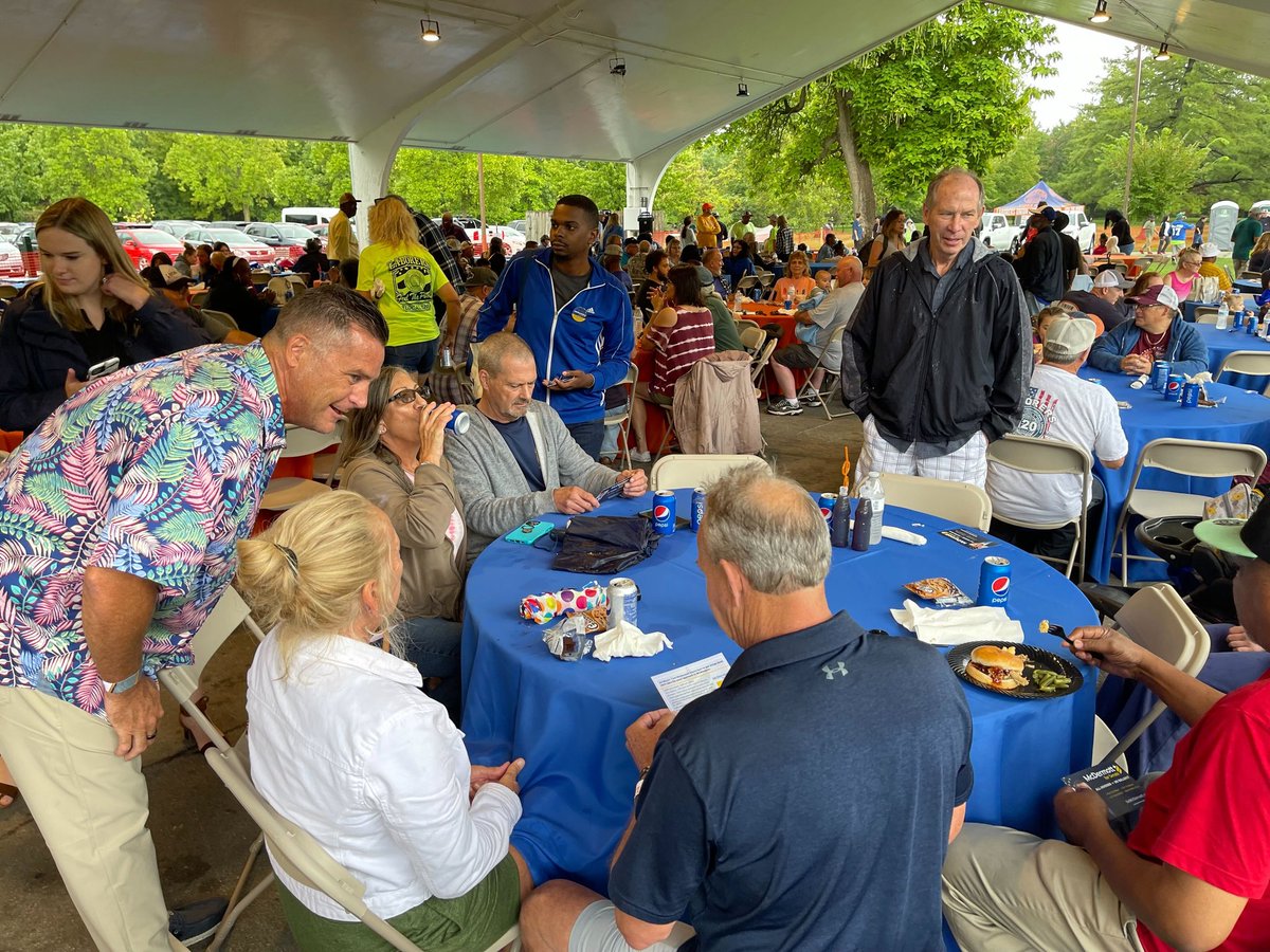 gomcdermott's tweet photo. Thank you the hard workers of @LIUNA @IndianaLaborers for a great time at the #LaborDay BBQ in #garfieldpark.
I am a proud supporter of unions and will vote to lift them up and their laborers at every opportunity.
#UnionStrong #supportunion #LaborDayWeekend https://t.co/kXkCoMcGDL