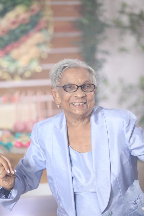 Quiero aprovechar la ocasión para darle mi más sentido pésame a mi amigo y hermano <a href="/joseRafaelS/">José Rafael Vargas</a> y a todos sus familiares, por la pérdida de su querida madre doña Cuca. La recordaré siempre como mucho cariño, la asumí como una madre. Descanse en la paz del señor!