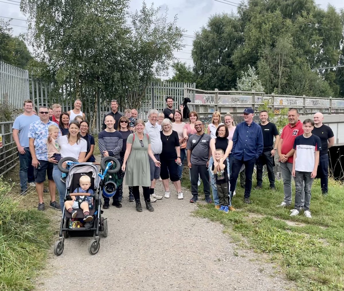 Harold_Sharp's tweet photo. Today #TeamHS and their families walked 5km(ish) along the River Mersey for colleagues, friends and family battling cancer, and we raised £450 for @CR_UK doing it >
https://t.co/hR3cOMkp5p Huge thanks to all that joined and all that donated!
#HaroldSharpOnTour #TeamAppreciation https://t.co/r4BFklHtTH