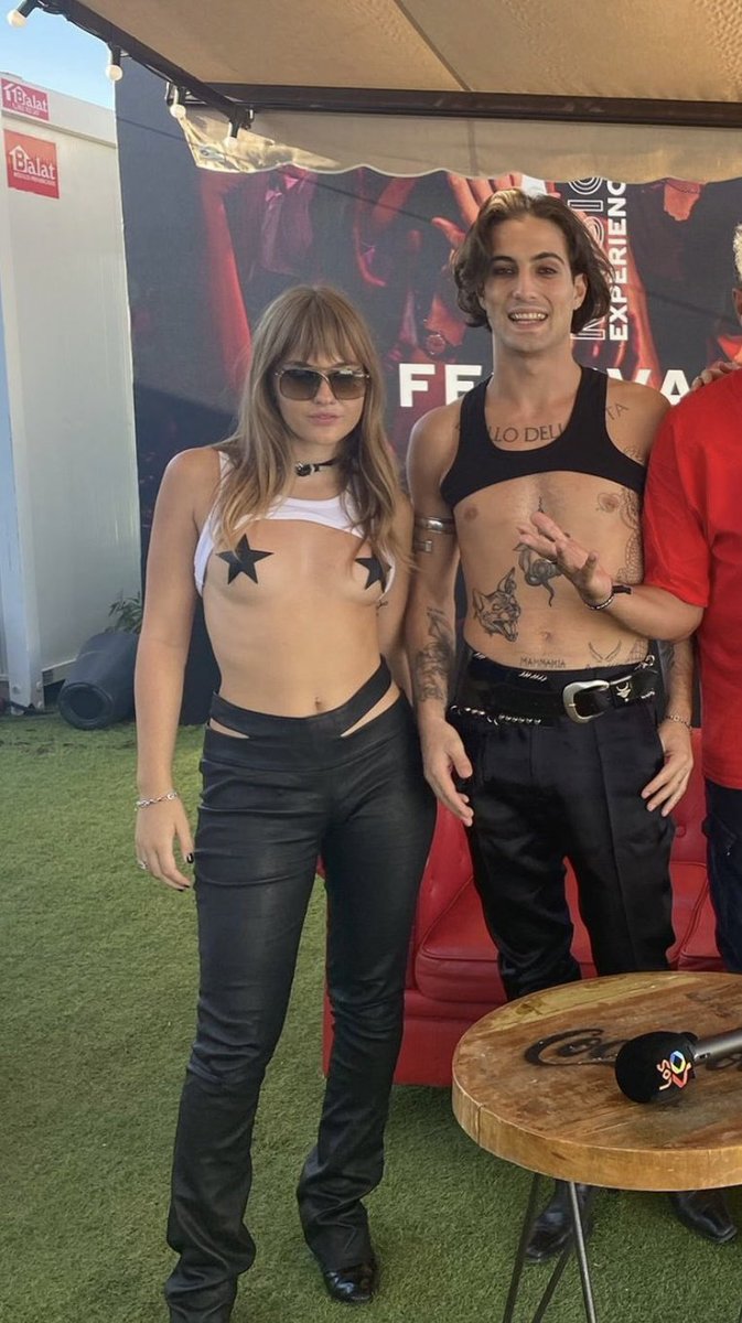 ballodelbuio's tweet image. HELLLOOO??! I need a min