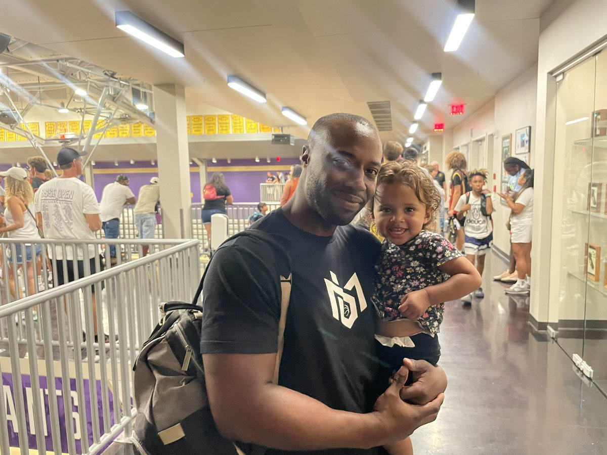 FullTimeHoops1's tweet photo. Great to see DJ Gay (and his adorable daughter!) in the building today, supporting @3PCremeOfCounty! Hes going to build something special at @WWAthletics! @djsdsu23 https://t.co/IOUN6q6QzP
